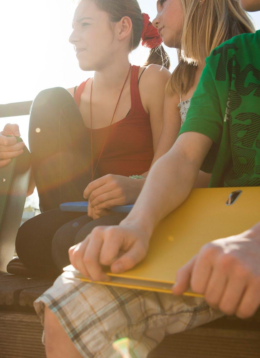 25 Erasmus+ mládež Sektor mládeže programu Erasmus+ se zaměřuje na podporu neformálního vzdělávání, která je určena mladým lidem ve věku od 13 do 30 let a pracovníkům s mládeží, neziskovým