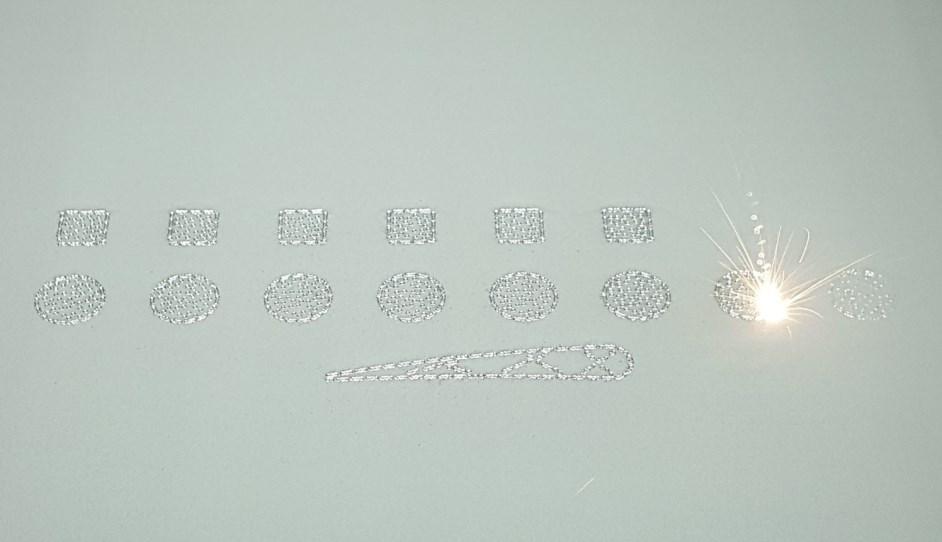 Obr. 3 Průběh stavby 1.2.3 Výrobní parametry Ve výrobním softwaru můžeme před zahájením výroby nastavovat výrobní parametry.