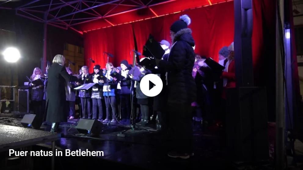 Z rozsvěcení vánočního stromu 2.12.2018 náměstí Trutnov Při rozsvěcení vánočního stromku 2.12. 2018 Gloria in Excelsis Deo 20181202 https://youtu.