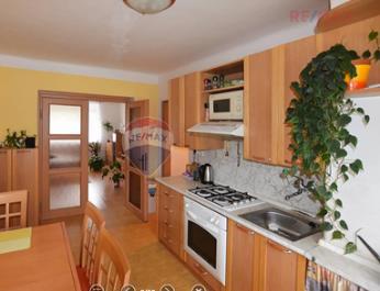 ID 32 Dispozice: 3+1 Podlahová plocha: 76 m 2 Nájemné: 10 500 Kč/měs.