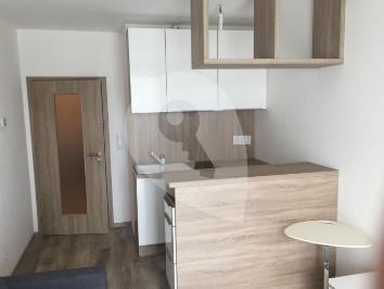 ID 81 Dispozice: 1+kk Podlahová plocha: 25 m 2 Nájemné: 6 800 Kč/měs.