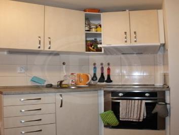 ID 117 Dispozice: 1+kk Podlahová plocha: 27,8 m 2 Nájemné: 6 200 Kč/měs.