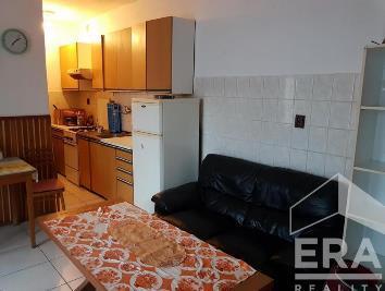 ID 163 Podlahová plocha: 45 m 2 Nájemné: 8 500 Kč/měs.; 188,9 Kč/m 2 /měs. Ulice: A.