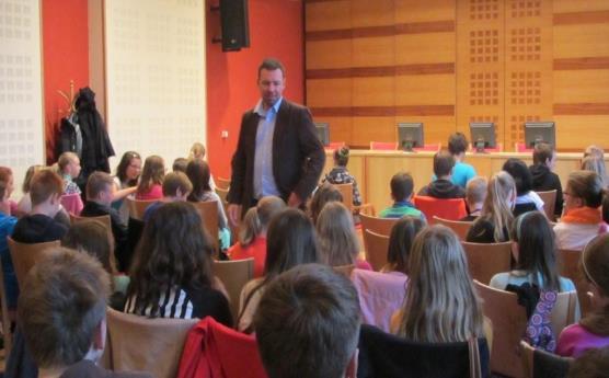 Výběr fotografií tvorby žáků Beseda/workshop Člověk a svět práce Beseda