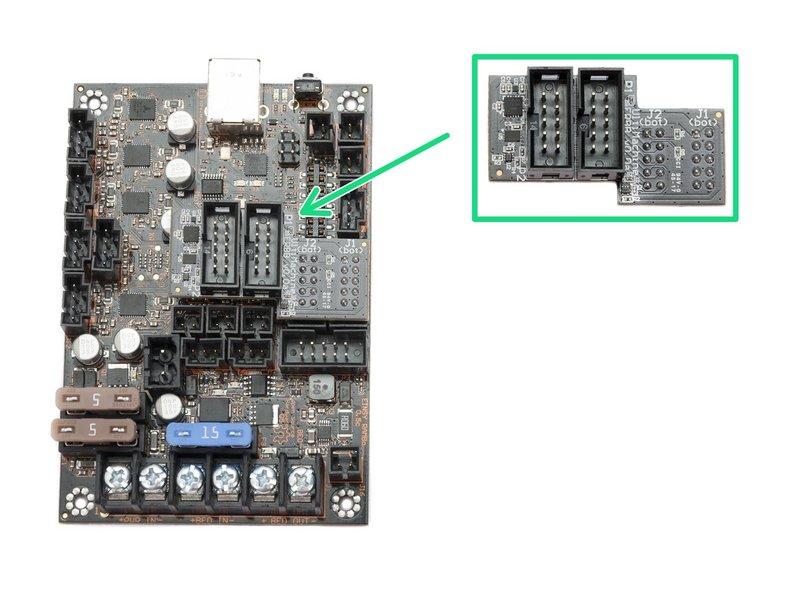 Step 9 Deska EINSY RAMBo - rozdíly mezi verzemi K dispozici jsou dvě verze desky EINSY. Dle obrázků rozpoznejte tu svojí: Verze A: Konektory pro zapojení LCD jsou umístěné přímo na desce EINSY RAMBo.