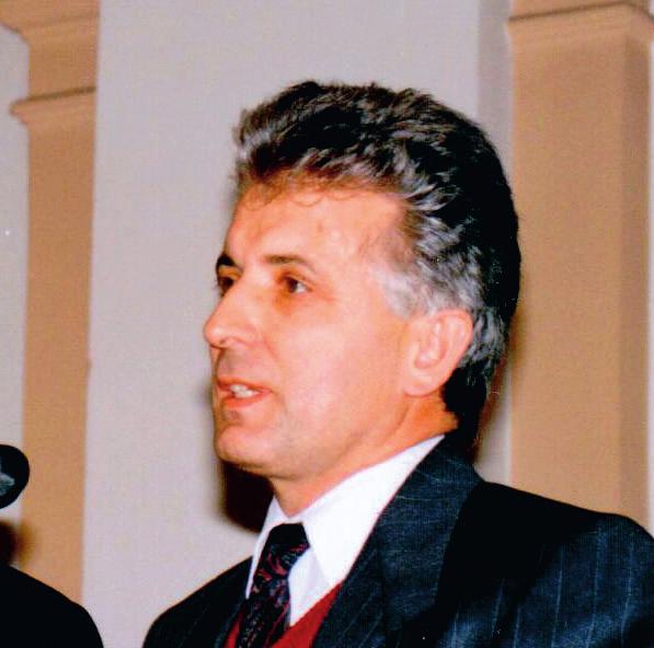 Ředitel Lukl mi vysvětlil, že biblická společnost se vydáváním přeložených knih nezabývá, že se soustředí na distribuci Biblí.
