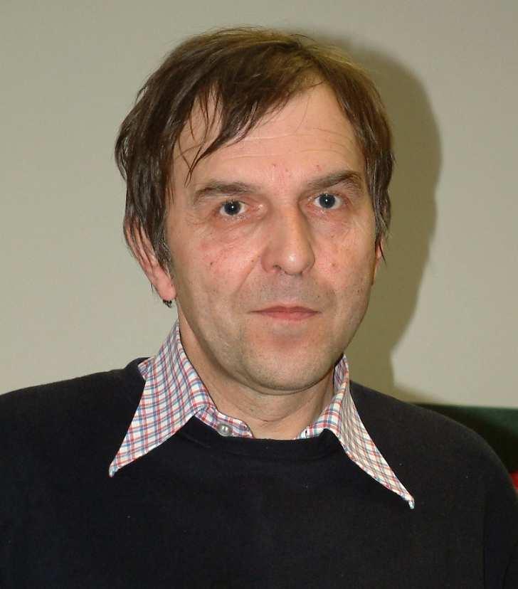 bližším zachoval nesmírně lidsky. Podpořil mě a podržel, když mi umřel tatínek a maminka se vrátila z USA. Vše, co přivezla, byla urna s jeho popelem a jeho housle. Letos dokončujeme spolu s prof.