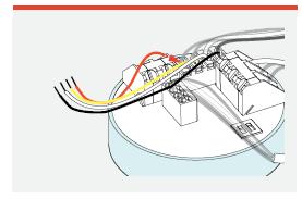 do čtyřpólové svorky zapojte další čtyřžilový kabel pro propojení řídící sběrnice. zasuňte zapojený Clust-Air modul do podomítkové krabičky. Clust-Air modul je zapojený.
