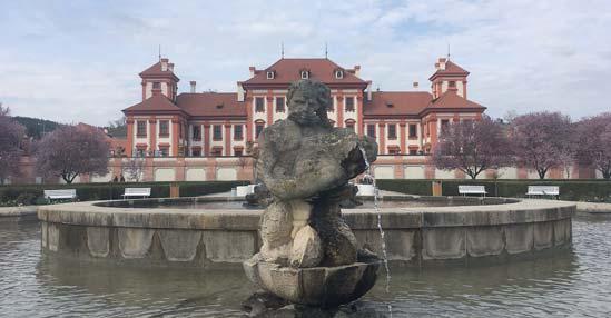 a 19. května si lidé mohou zdarma prohlédnout architektonicky cenné prostory historických paláců a reprezentativních vil, pokochat se moderními designovými kancelářskými prostory nebo si užít