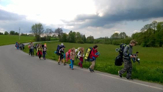 20. 5. 22. 5. 2016 Výprava Batelov kapitán Vomáčka Společná výprava s holkami začala na nádraží v Jihlavě, odkud jsme vyjeli do Batelova. Zde jsme se na nádraží seznámili s dopisem kapitána Vomáčky.