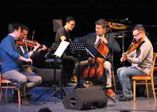 Ti si nenechali ujít vystoupení muzikantů Martin Brunner Tria a Epoque Quartetu. Vyslechli jedinečné spojení jazzového tria s klasickým smyčcovým kvartetem.