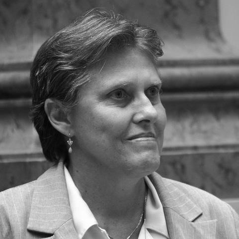 Z vědeckého života Životní jubileum prof. Karoliny Adamové V letošním roce oslavila významné životní jubileum prof. JUDr. et PhDr. Karolina Adamová, CSc., DSc. Narodila se dne 15.