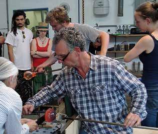 Bild-Werk Frauenau e.v. Moosaustr. 18a 94258 Frauenau T. 0 99 26 18 08 95 F. 0 99 26 18 08 97 E-Mail: info@bild-werk-frauenau.de www.bildwerkfrauenau.