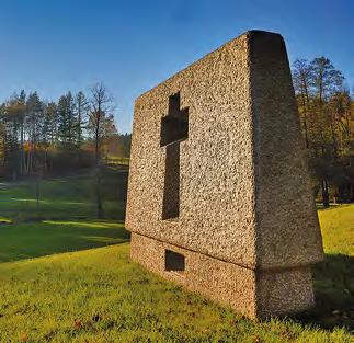 Podíváte se do oblasti u Nasavrk, kde se psala významná keltská historie, ale také na smutnější místo našich dějin, do osady Ležáky vypálené nacisty.