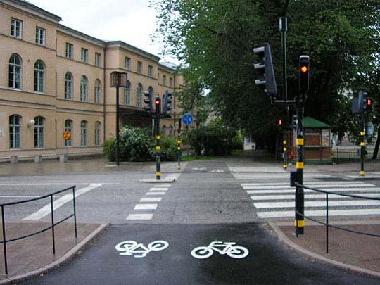 Foto: Stezka u osady Dvořisko (CDV - Besidido) Zpracovávány jsou také další příklady řešení vedení cyklotras a cyklostezek.