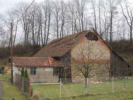 telefony. V Královéhradeckém, Plzeňském, Karlovarském a Pardubickém kraji byl vyhlášen stav nouze.