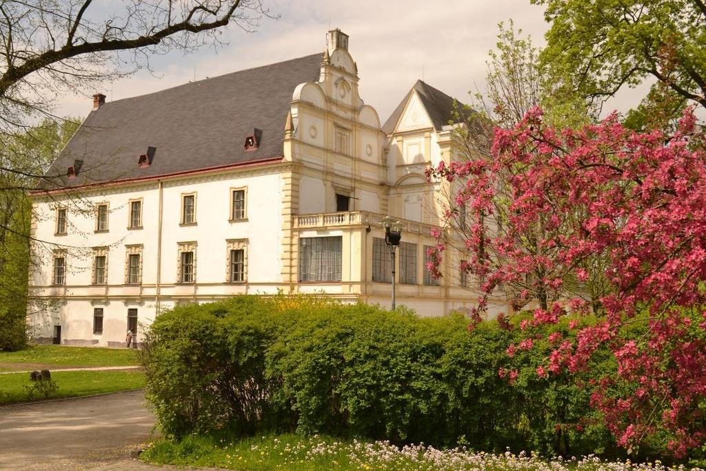 se bude konat ve středu 6. března 2019 v 17,30 hodin na zámku v Bartošovicích (1. patro). Program: 1. Zahájení, volba ověřovatelů zápisu 2. Kontrola plnění usnesení 3.
