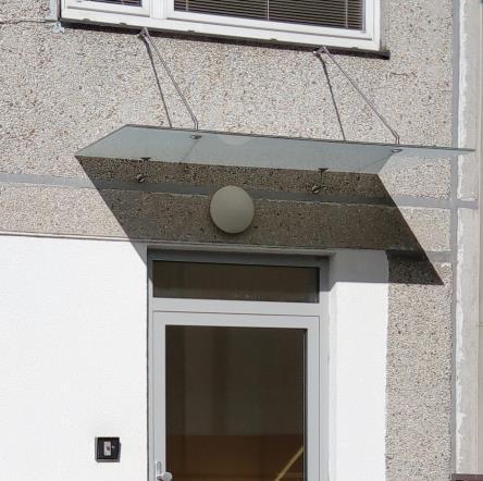 OSTATNÍ KONSTRUKCE V rámci provádění KZS dojde k přeložení stávajících stříšek nad vstupy. Před provádění budou demontovány.