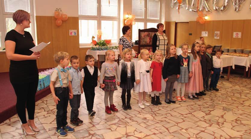 SPOLEČENSKÁ RUBRIKA Vítání občánků Miminko se narodilo, přišli jsme mu přát, aby zdravé, šťastné bylo dnes a napořád. Vítáme Tě mezi námi, malý človíčku, ať Tě zdobí v každé době úsměv na líčku.