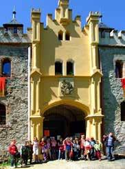 Další informace: V areálu hradu je stánkový prodej, možnost zakoupení