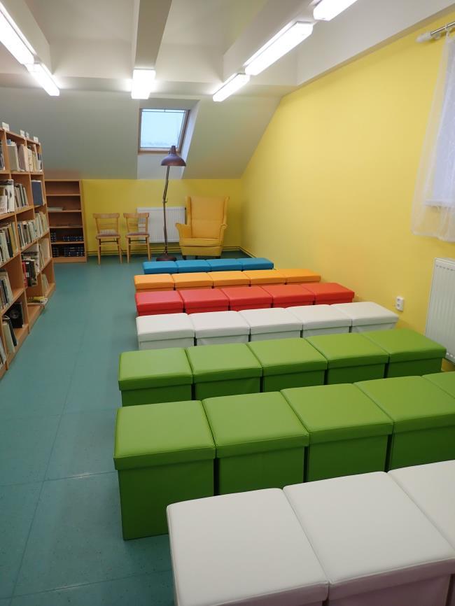 Z tiskové zprávy: V nové ořešínské knihovně si čtenáři budou moci vybrat z více jak tří tisíc knižních titulů a pěti druhů časopisů.