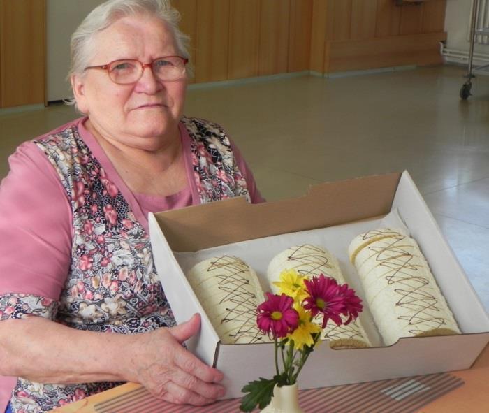 Vynikající rolády, vaječný koňak a káva, se rozvoněla po celé jídelně. Hurá! Tak zase doma, i když občas v bojových podmínkách.