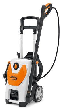 dlouhá vysokotlaká hadice vyztužená textilní tkaninou. 10 125 barů, 500 l/h, 19,2 kg. Kompaktní čistič s dalšími kvalitativními vlastnostmi.