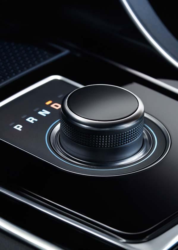 PŘEVODOVKY OSMISTUPŇOVÁ AUTOMATICKÁ PŘEVODOVKA Automatická převodovka modelu XE je velmi pohotová, kultivovaná a účinná. Rychlým řazením umožňuje suverénní akceleraci a předjíždění.