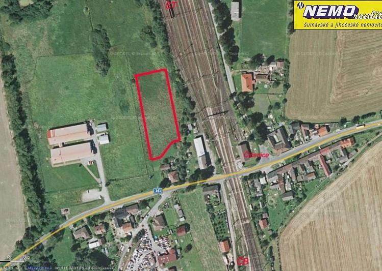 Budějovice, která se nachází asi 3,5 km na severozápad od Dřítně, nabízíme k prodeji pozemky a menší část zemědělského areálu o celkové výměře 3 050 m2.