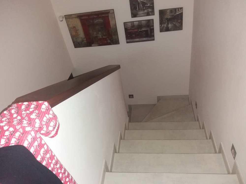 brankou u ulice Makovská - oplocení pozemku s bránou do zahrady - zděný sloupek na