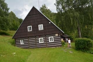 ukončení dobrovolného pobytu zletilých osob po ukončení přípravy na budoucí povolání 2x - přechod do náhradní rodinné péče (pěstounská péče)