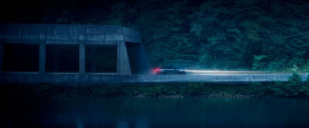 PROVOZNÍ VLASTNOSTI STRHUJÍCÍ VÝKON Range Rover Velar SVAutobiography Dynamic Edition kombinuje výjimečné vlastnosti nezbytné pro jízdu na silnici s prvotřídními terénními schopnostmi.