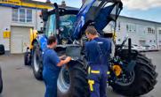 & AUTORIZOVANÍ PRODEJCI AGROTECHNIC MORAVIA a. s. Olomouc, 602 514 420 www.agrotechnicmoravia.cz AGROTEC a. s. je importérem strojů značky New Holland do České republiky.