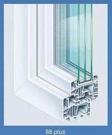 - Energeticky úsporný okenní systém, středové těsnění ve třech úrovních - Trojsklo s hodnotou Ur=0,6 W/m2K; standardní provedení - 88plus je nový okenní systém a představuje takový kvalitativní