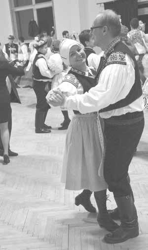 FOTO: PAS Hlavní cenou byly dámské rukávce Ples oživila česká beseda a bohatá tombola NEDAKONICE Folklorní život v Nedakonicích o víkendu