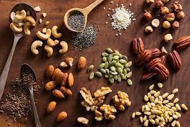 Polynenasycené mastné kyseliny (PUFA) Hlavní zdroje: ořechy, semínka, rostlinné oleje, ryby Doporučený příjem: třetina