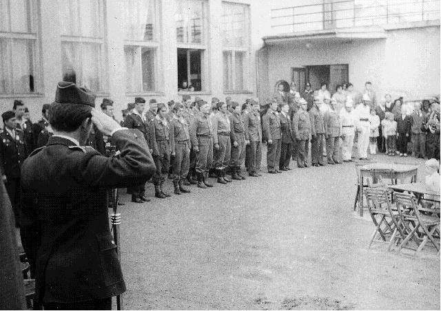 založení sboru na Těchově a v prosinci ještě uskutečnil zájezd do Prahy na výstavu 50. výročí vzniku SSSR. Slavnostní nástup při oslavách 50. výročí založení sboru v roce 1971 V roce 1973 se sbor 20.