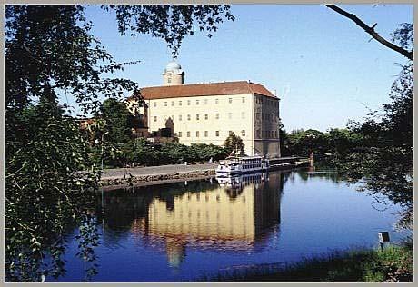 Místní organizace Českého rybářského svazu v Poděbradech pořádá ve spolupráci s firmou AQUA TRUCK AQUA TRUCK ZÁVODY JEDNOTLIVCŮ V LOVU RYB UDICÍ NA PLAVANOU Vážení sportovní přátelé, je nám ctí, že