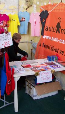 Informacní stánek stánky probíhají díky pomoci dobrovolníků a dobrovolnic Během roku jsme prezentovali naši činnost a udržitelnou mobilitu na různých kulturních a společenských akcích.