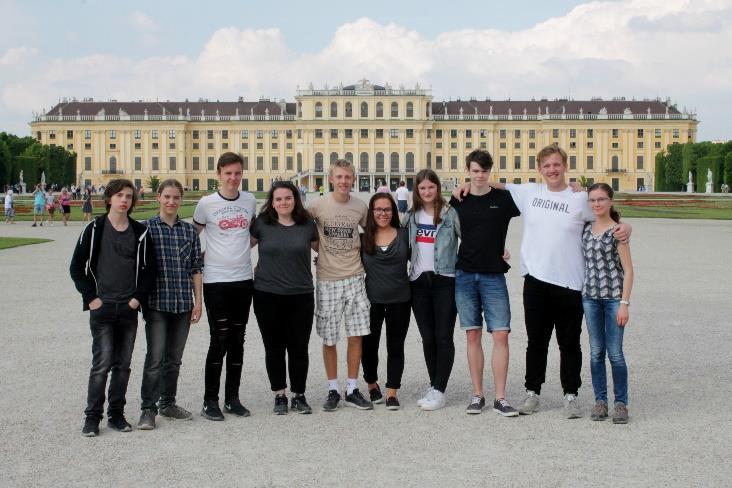 Kulturně-historická exkurze Praha G3.A 26 studentů Výchovný koncert studentů specializace HV 48 studentů 3.