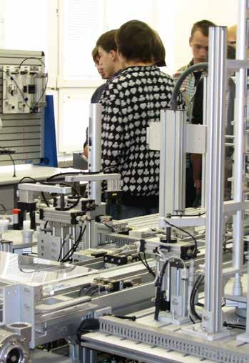 ELEKTROMECHANIK PRO ZAŘÍZENÍ A PŘÍSTROJE 26-52-H/01 A - B - ŠVP Mechanik pro chladicí a klimatizační zařízení ŠVP Mechanik pro výtahy a zdvihací zařízení V průběhu studia žáci získají zdarma