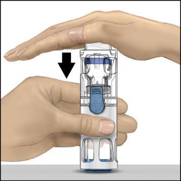 Nepoužívejte, pokud roztok není zcela čirý nebo pokud není úplně rozpuštěný. 1. Sundejte modré víčko ze zařízení BAXJECT III. Do injekční stříkačky nenatahujte vzduch.