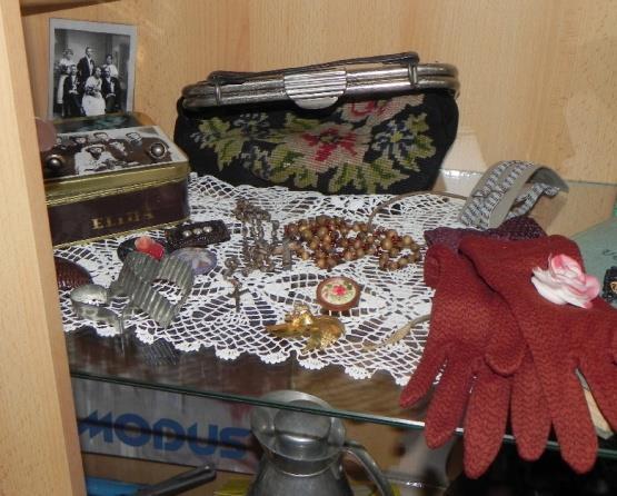 Dnes nám doslova stávkovaly ozdobné raznice květin. Ne a ne vytvořit ty správné tvary. Nakonec jsme je nechali překontrolovat našim údržbářem.