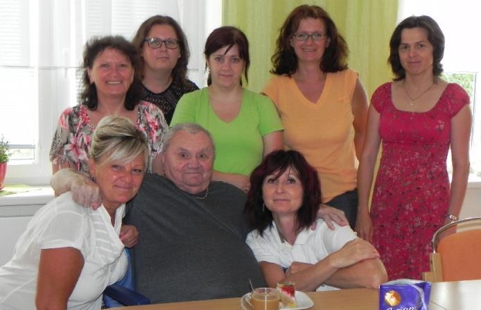 Jsou to určitě dobroty, na kterých si pochutnáváme. Během oslavy máme malý narozeninový rituál, kdy si zavzpomínáme na život.