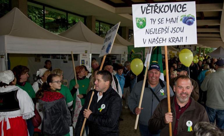 VYHLÁŠENÍ CELOSTÁTNÍHO KOLA SOUTĚŽE OBEC ROKU V LUHAČOVICÍCH Vyhlášení celostátního kola soutěže Obec roku, kterého se zástupci naší obce zúčastnili, se konalo v sobotu 16. června v Luhačovicích.