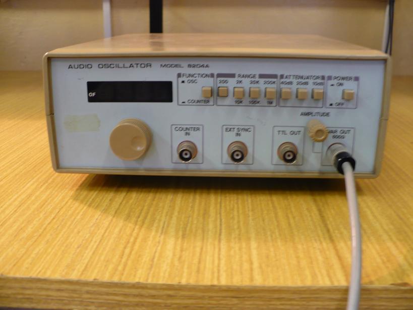 Obr.31: Použitý audio generátor 8204A Obr.