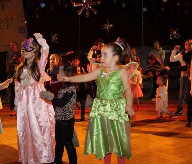 10. březen 2017 Karneval roztančil malé masky Karneval s divadlem Andromeda si užily děti v kulturním domě Fontána.