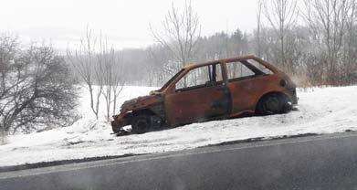 4 ZPRAVODAJSTVÍ 10. březen 2017 O ohořelé auto nemá nikdo zájem Pavlína Nevrlá Ohořelé auto na kraji silnice z Hrobčic do Bíliny nechce nikdo odklidit.