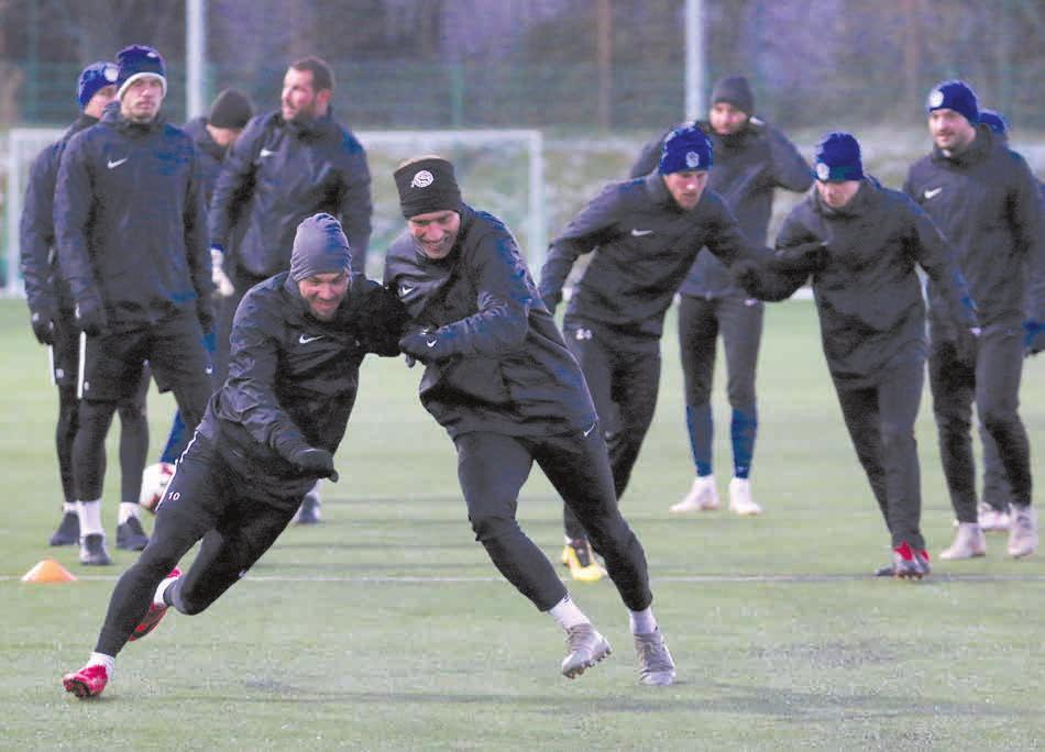HOKEJ: Mladí Ostrožané vybojovali bronz, skalpovali i Petrohrad STR. 18 FLORBAL: Spartak se probudil až za stavu FOTBAL: Rozhodčí OFS Uherské Hradiště vyhráli 0:8... Pozdě. STR. 18 turnaj ve Zlíně STR.