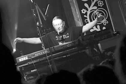 Den nato naskočil na svůj vánoční tradicionál oblíbený Hypnos v čele s frontmanem Brunem, kteří projeli své poslední album The Whitecrow a nevynechali ani oblíbené pecky.